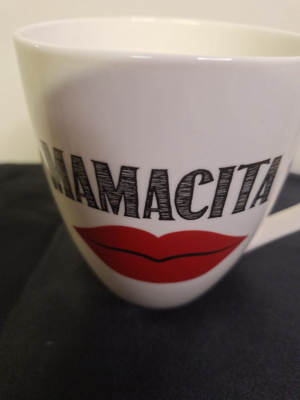 Pfaltzgraff White Mug with Red Lips and 'MAMACITA' Text - Picture 2 of 4